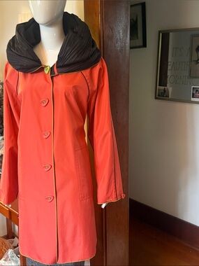 Ubu XL piped reversible Parisian Women’s Orange Coat with Black Collar like new